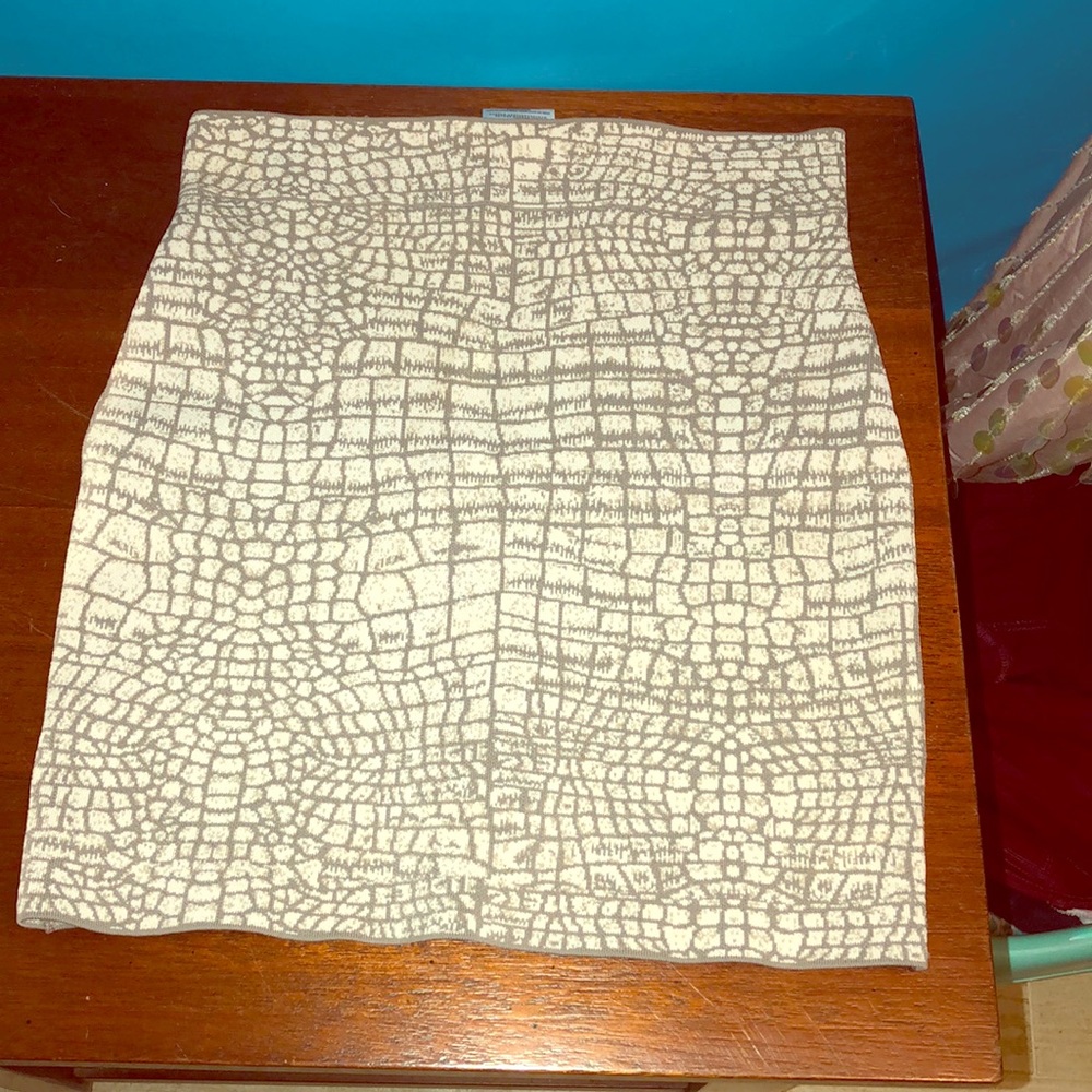 Bcbg stretch skirt